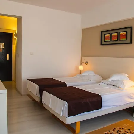 Ambasador 4* مامايا