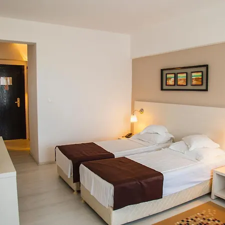 فندق Ambasador 4*