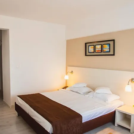 Ambasador فندق 4*