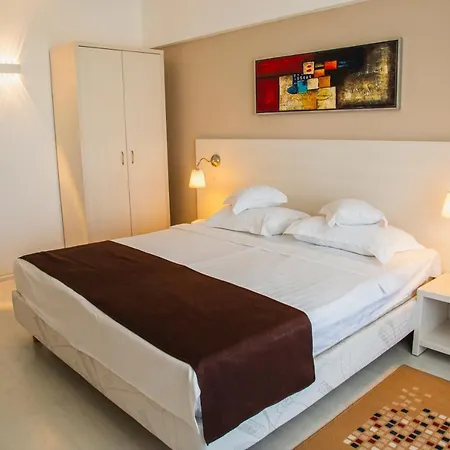 فندق Ambasador 4*