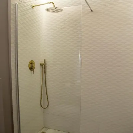 Ambasador فندق مامايا