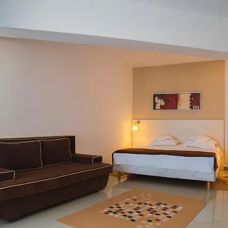 Ambasador فندق 4*