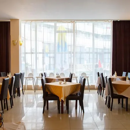 Ambasador فندق 4*