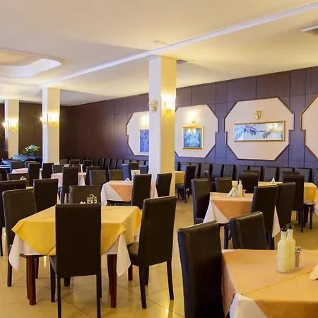 Ambasador فندق 4*