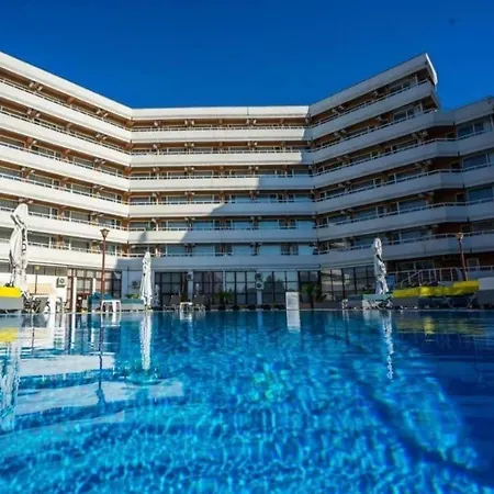 فندق Ambasador 4*